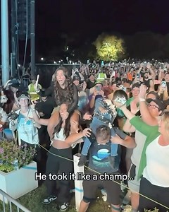 1.6M views · 15K reactions | Controversia la que ha dado este video que subió a sus redes Steve Aoki, al lanzar su famoso  pero en esta ocasión a un niño ¿Qué opinan estuvo bien o mal?  | EMPO Electronic Meeting Point | Facebook