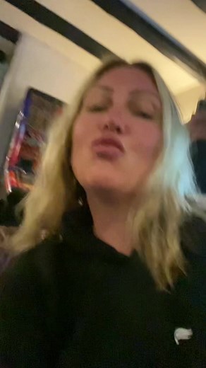 Getting the hang of this now!! Last summers road trip with the girls to Devon. What a trip makes me laugh just watching this back 😂😂I love all you fabulous ladies in my life! We went in a camper van and still slept under the stars ⭐️⭐️⭐️ #roadtrip #devon #girlstrip #thebickfordarms #fourinabed #morelove