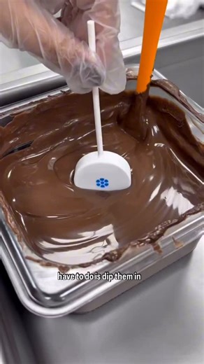 Daisy Makes on Instagram: "FAKE POPS—for when you need to make some pops for display or photo purposes, but don’t want to make an entire cake. 💪🏻 And the best part is that these are reusable! Just wash em off and start the fake pop process all over again. Our Fake Pops come in all four sizes S-XL, and are 1/2” deep."