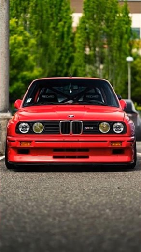 Old rusty classic car restoration, deep cleaning, rust removal, mechanical repair, smooth sanding,