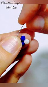 Flower power is back! 🌼✨ I’m obsessed with this blue daisy pattern, it’s way easier to make than it looks! 💙 Save this for your next DIY night and follow along to make your own. Should I try a different color next? 👇🏻 #diyjewelry #BeadedNecklace #handmade #daisychain #CraftyVibes #summerstyle #easydiy #floralaesthetic | Creative Crafts By Fozi