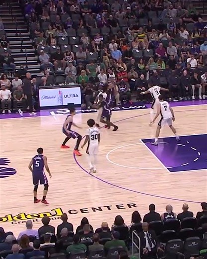 Career-high 32 points for No. 42 🇫🇷🙌