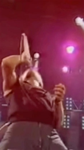 'Squeeze Box' live in 1979, taken from The Who's tour of the US supported by The Clash. #TheWho