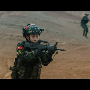 Female soldier discovers white plastic container and determines the hidden location of the bad woman 女兵一个白色的塑料容器，确定女子的隐藏位置 Drama Name：Operation Special Warfare 剧名：特战行动 #高伟光 #GaoWeiGuang #胡冰卿 #HuBingqing #特战行动 #OperationSpecialWarfare #cdrama #chinesedrama #tvdrama | 奇幻剧透社 Fantasy Drama Club