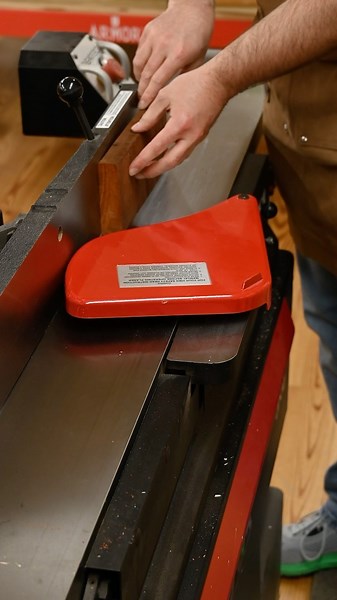 Soothing ASMR woodworking shop sounds for your Friday. #woodcraft #woodworking #woodshop #ASMR #satisfying #soothing #woods | Woodcraft