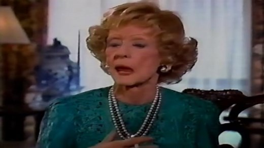 Bette Davis talks to Barbara Walters in 1982 about her book “This ‘N That” and her career in Hollywood ⭐️ #bettedavis #barbarawalters #oldhollywood #throwback #nostalgia #camp #campy #kitsch #kitschy #eighties #1980s #80s