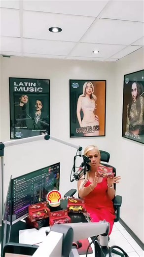 Hoy tuvimos a Marcela zamudio de @shell_elsalvador ⛽️ y nos habló de los 4 carros coleccionaba y de la App Shell Go | La Central 103.7 FM