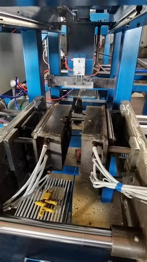 Full-automatic horizontal parting core shooting machine, working state#molding machine#Core shooting machine