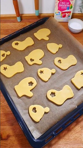 Kekse mit Fenstern aus buntem Zucker 🍪🫶🏻 #rezept #backen #christmas #weihnachten