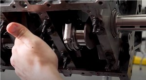 Engine Building 101: Installation Tips for Piston & Connecting Rod Assemblies (Video)