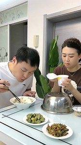 Wife brank husband eating | Husband and Wife Eating