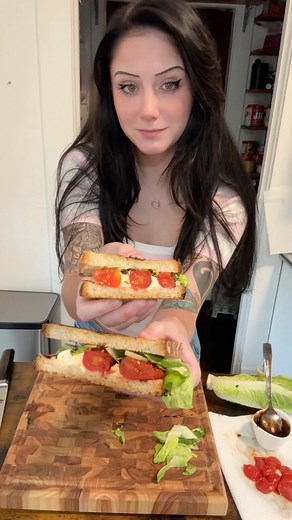 Catarina on Instagram: "Hope you have been having a great week❤️🤍❤️🤍"