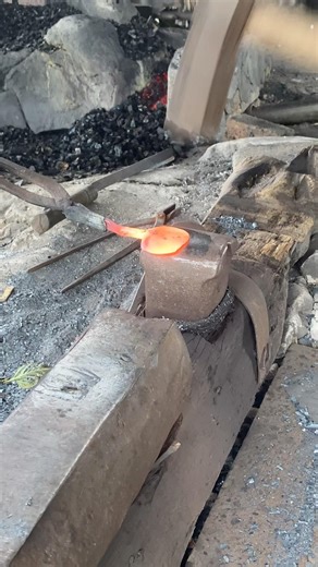 very unique, making a "coconut size" tool, this tool is almost no longer used. #blacksmithing #fyp