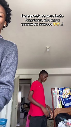 Deus proteja os irmãos Angolanos: A transformação em bonecos