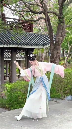 Ancient Chinese Dance Magic: Watch Tyeon Chun's Flip Jump in 'Listen to Spring' ClassicalD