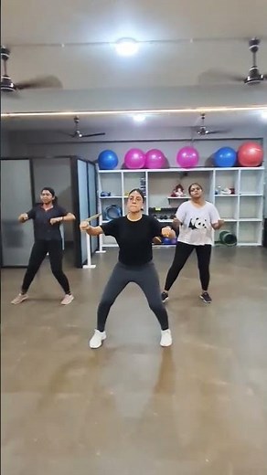 "Easy Aerobic Step for Beginners 👣 #FitnessShorts"