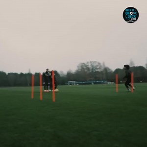 🔵 Chelsea Football Club Short & Sharp Technical Activation 👟 One touch only to increase speed of actions 🧭 Sharp directional runs around the poles 📝 Get more training sessions here 👉 https://keepitonthedeck.com/downloads | Football Training Drills/Session Plans