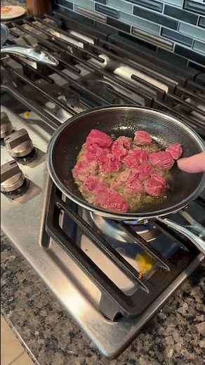 This is the 8 inch Hexclad hybrid fry pan: nonstick