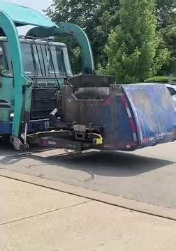 Automated Yardwaste Truck