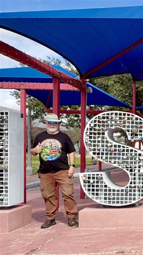 Love Locks in Mission, Texas? 🇨🇱 Downtown Surprise + Amazing Mexican Food!