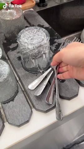 Don't you hate it when countertop water puddleses?!?!Problem Solved#kitchenhacks #tiktokmademebuyit #quickdry #stonedryingmat #blackfriday