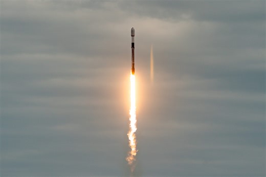 SpaceX launches 66th batch of Starlink satellites from Kennedy Space Center