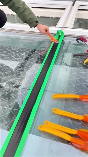 PART948|Applying caulking and scraping adhesiveto aluminum integrated curtain wall panel