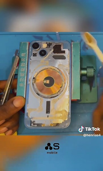 🌟Besoin de réparer l’arrière de vos téléphones cassés ? Pas de panique, AS.Mobile est la solution qui s’invite chez vous. Réparation simple et efficace devant vous. Alors n’hésitez pas à nous faire confiance. 📍Notre magasin est situé à la Gare Routière aux galeries arc-en-ciel 🌈(magasin n•35)juste après les galeries de la pharmacie de la Gare Routière. ⚠️ Nous ne travaillons avec aucun démarcheur. Rejoignez nous via whatsapp au 066/74/03/16. #gabon🇬🇦 #libreville_gabon🇬🇦 #viral_video @Jeff