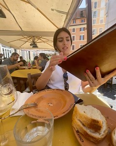 249K views · 3.1K reactions | Siamo da Osteria da Fortunata, famoso locale di Roma: la cacio e pepe mi ha un po’ deluso perché troppo salata, ma tutto sommato un ottimo pranzo. La cucina romana ci appassiona da sempre e per non perderci nulla, abbiamo ordinato i tre primi piatti più iconici. Non perdetevi il dolce e il conto nel finale | Il mio viaggio a Napoli | Facebook