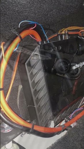 This is why you hear a buzzing noise in your speakers #caraudio #amplifier #audio