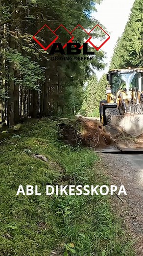 ABL dikesskopa gör jobbet snabbare! 💪 Tester visar att upp till fyra gånger effektivare körning kan uppnås med vår dikesskopa jämfört med grävmaskin. Vinkeln på vingen är hydrauliskt ställbar. Allt med svensk kvalitet. Läs mer på abl.se Dela gärna om du gillar det du ser, tack! 🤩 Trevlig helg! ABL-DIGGING DEEPER #abl #ablsävsjö #ablconstructionequipment #grävmaskin #hjullastare #grävskopa #lastskopa #planerskopa #ultrax #dikesskopa #hardox #hardoxinmybody #ssab #madeinsweden #diggingdeeper | A