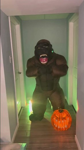 HILARIOUS! My Daughter in a King Kong Inflatable Costume Can’t Stop Dancing 🤣 Halloween Fun 2025