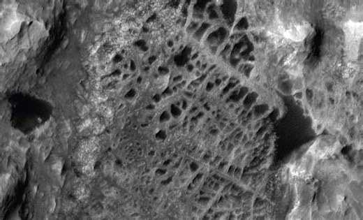 NASA spots a giant spiderweb structure on Mars, and it may reveal how long water lasted