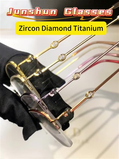 luxury zircon diamond eyewear frames for Lady. Junshun Glasses Factory focus on quality glasses manufacturing with over 21 years. #eyewear #optical #optic #eyeglasses #opticas #craftsmanship #junshunglasses #eyeglassesfashion #factory #eyeglasse #sungla