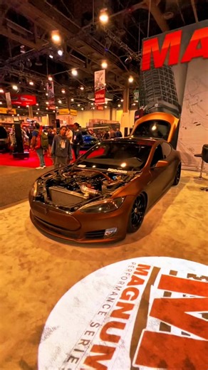 7.5K views · 362 reactions | ⚡ El Tesla más impresionante del mundo… ¡y no es eléctrico! Un Tesla con motor uve ocho, escape lateral y alma de muscle car. La locura que ni Elon Musk vio venir. #Tesla #MuscleCar #ElonMusk #Autos #Innovación #Chevrolet #V8 #Carros | Autoscnz | Facebook