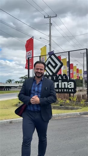 SC Works Desenvolvimento Imobiliário on Instagram: "Empresas que crescem chegam a um ponto em que o endereço deixa de ser apenas operacional e passa a ser estratégico. Quando o espaço já não acompanha a operação, a logística perde eficiência, o acesso impacta a rotina e o entorno deixa de sustentar o nível da empresa. Esse custo nem sempre aparece na planilha, mas é sentido diariamente. O Portal Catarina foi concebido para empresas em fase de expansão, que demandam logística fluida, acesso rodov