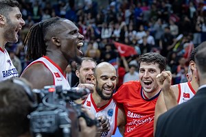 Boutsiele et Bouteille en finale de la FIBA Europe Cup face à Chemnitz et Nicolas Perez - BeBasket