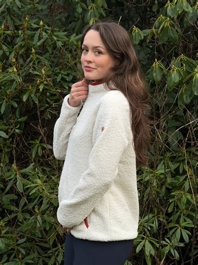 Fleece built for the outdoors. Styled for every day. A comfort pick for Mother’s Day 🌄 💚 #Trespass #OutdoorStyle #Mothersday