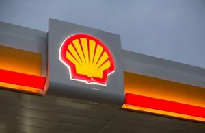 Shell share price drops 4% amid earnings warning steering FTSE 100 into losses
