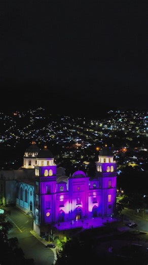 🌹✨ ¡Lanzamiento oficial del Himno de la XXXIII Alborada 2026! ✨🌹 Celebremos juntos 279 años del hallazgo de la Virgen de Suyapa con el emotivo himno “Morena Morena”, interpretado por Jean Paul Irías y Vanessa Rodríguez. 🎶 Una melodía que une fe, tradición y devoción, elevando nuestras voces a nuestra Madre celestial en esta 33.ª edición de la Alborada. ¡Que su amor nos guíe y nos llene de bendición! 🙏 #Alborada2026 #televicentro #emisorasunidas | Noticiero Hoy Mismo