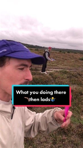 Quick everyone go get a boomerang its blooming mental 🪃🤙😂 An evening Boomeranging with the mucker @The big T.A is an evening well spent #jamslaag #funny #comedy #boomeranging #friends #foryoupage #foryou #fyp