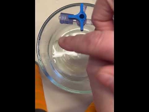 How to use a three-way stopcock that has multiple arrows ￼