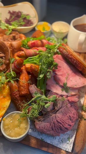 It’s Sunday Roast time 🙌🏼 Who’s joining us today? | The Odd Wheel Wembury