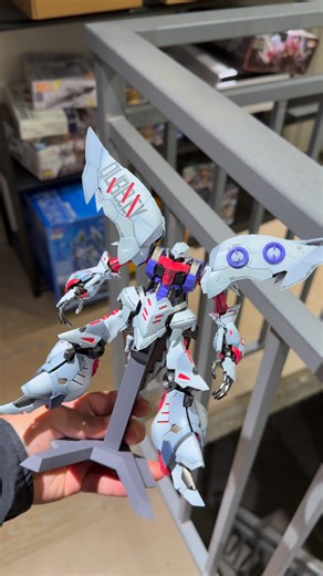 Eeyore Qubeley, một mô hình chẳng có giá trị gì ngoài thiết kế của nó! | Box8 Gundam