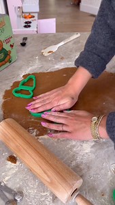 #ad Turn back the clock and dive into holiday nostalgia with us and @canadadrygingerale . Drop GINGER for the printable recipe card and a link to all of my favorites seen here. Canada Dry is the ginger ale we all know and love that takes us back to childhood. The memories I’ve made with my family as a kid are now ones I get to create with my babies. Not only does it create the perfect gingerbread man but you can also use it in so many fun ways for the holiday season like with my protein hot coco