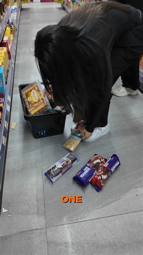 60 Second Supermarket Shopping Challenge at Umrah Supermarket