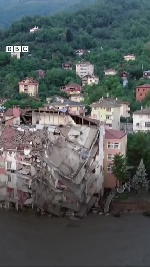Severe and deadly flash flooding has hit Turkey’s Black Sea region. Seventeen people have reportedly died, with more than 1,400 people evacuated from the areas affected. https://bbc.in/3seZosV | BBC News