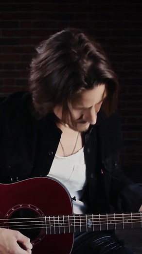 10K views · 13 reactions | Scène, lumière, public. La Celebrity Deluxe Series apporte une harmonie parfaite entre son et style. Obtiens ton modèle maintenant et joue comme un pro. | Ovation Guitars | Facebook