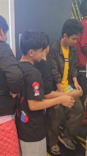 ICE SKATING 🥰 | Centeno Siblings