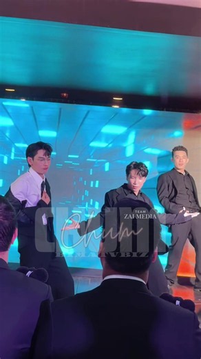 Tiểu Vy che mặt khi thấy Isaac làm gì tại ra mắt BST Mickey Motion?